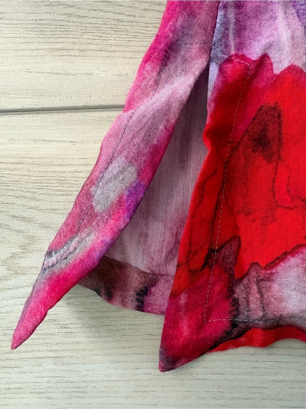 Sleeveless Watercolor Floral Button-Front Top - Blue & Red - Picture 4 of 5
